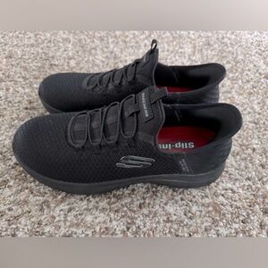 NEW Skechers Women’s Slip Resistant Shoes - sz 9